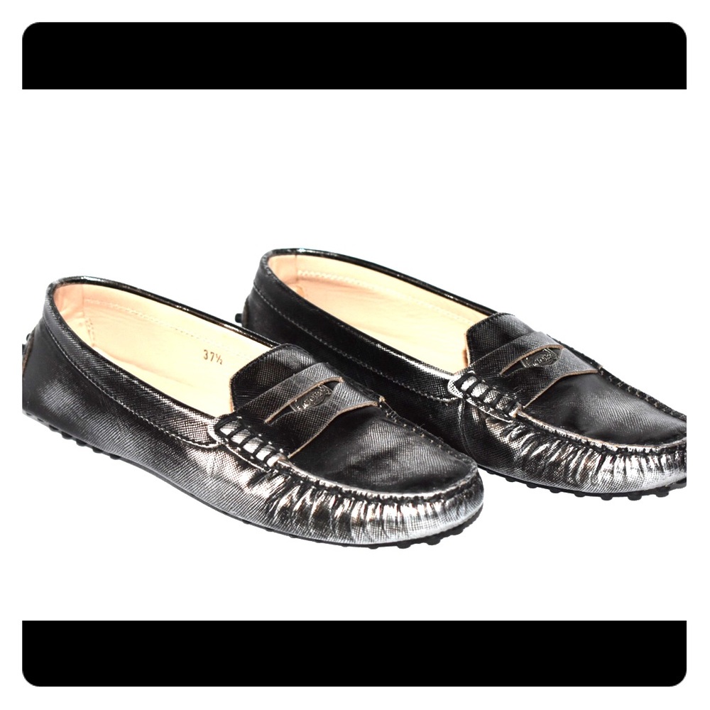 Tod’s timeless metallic driving shoes